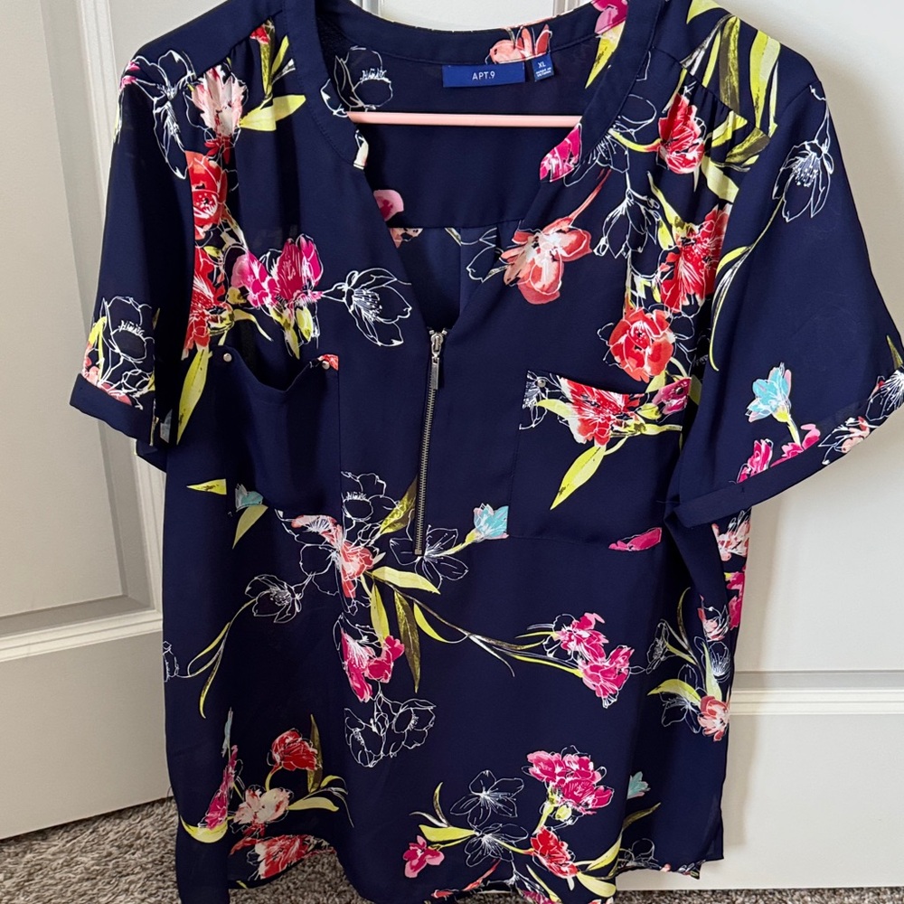 Apt. 9 Women's Navy Floral Blouse